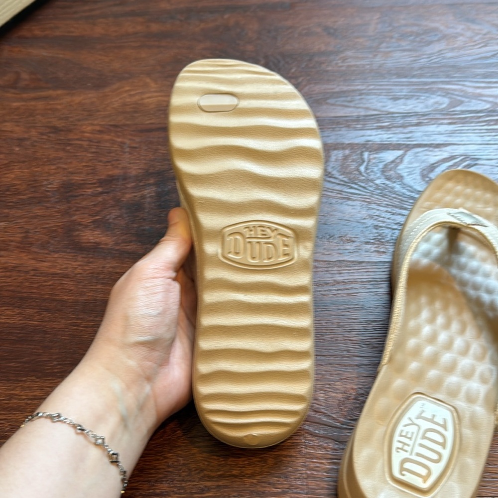 Hey Dude Flip Flops - Picture 3 of 3